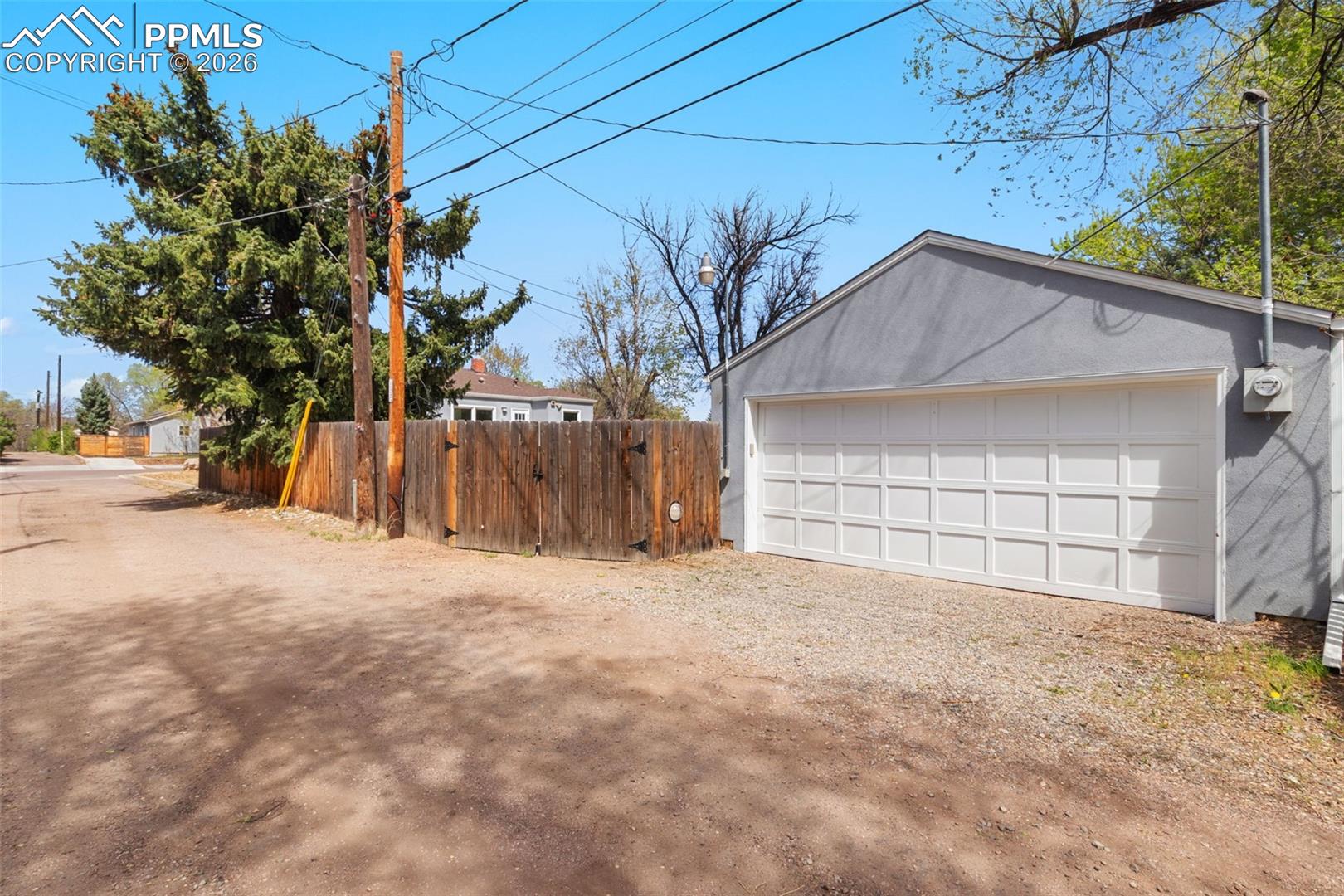 1023 E San Miguel Street