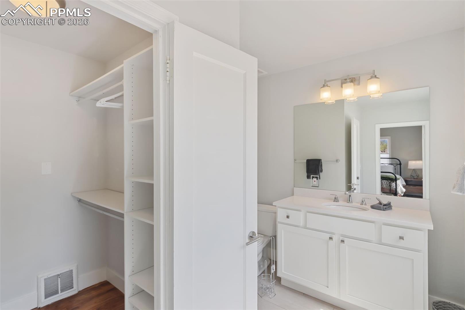 1023 E San Miguel Street