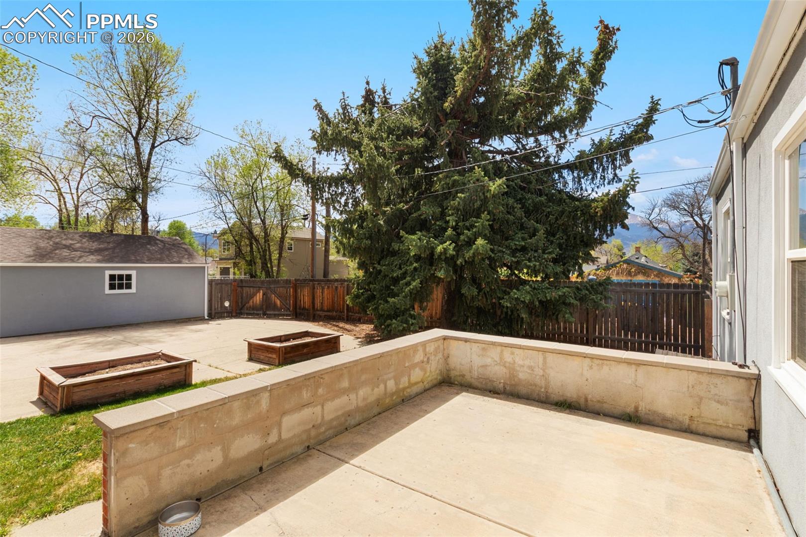 1023 E San Miguel Street