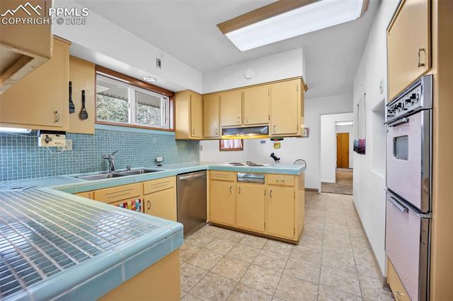 2716 Marilyn Road