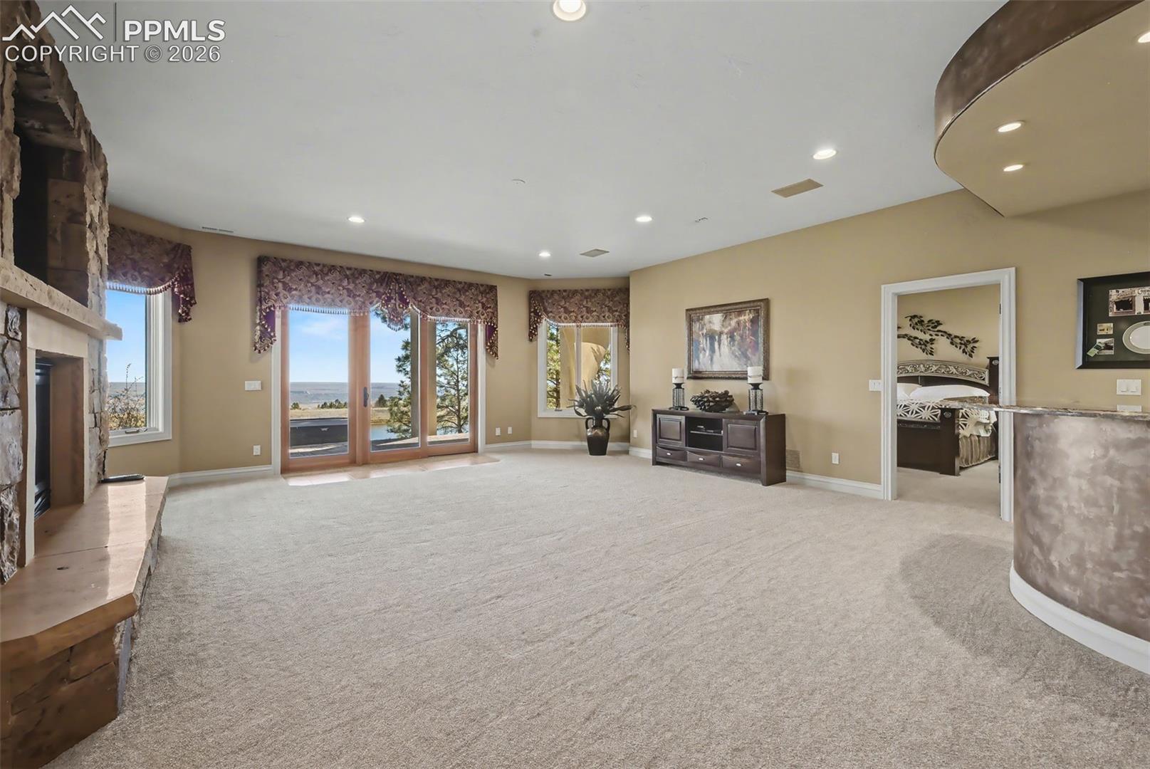1095 High Lake View