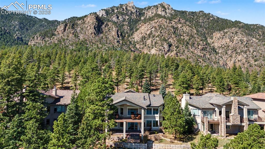 1095 High Lake View