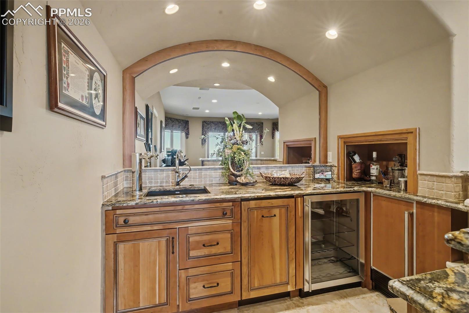 1095 High Lake View