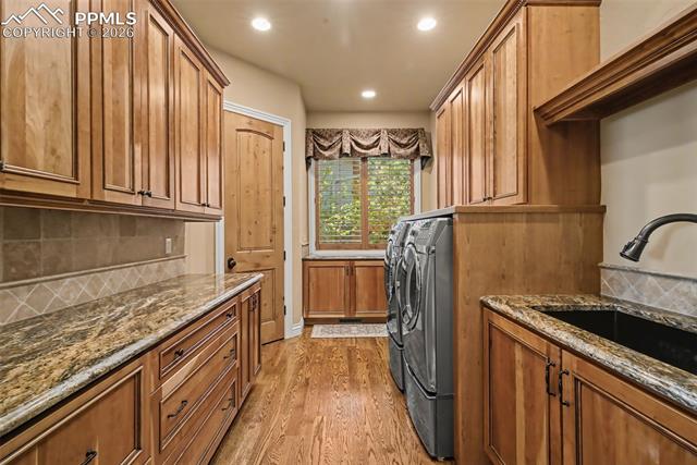 1095 High Lake View