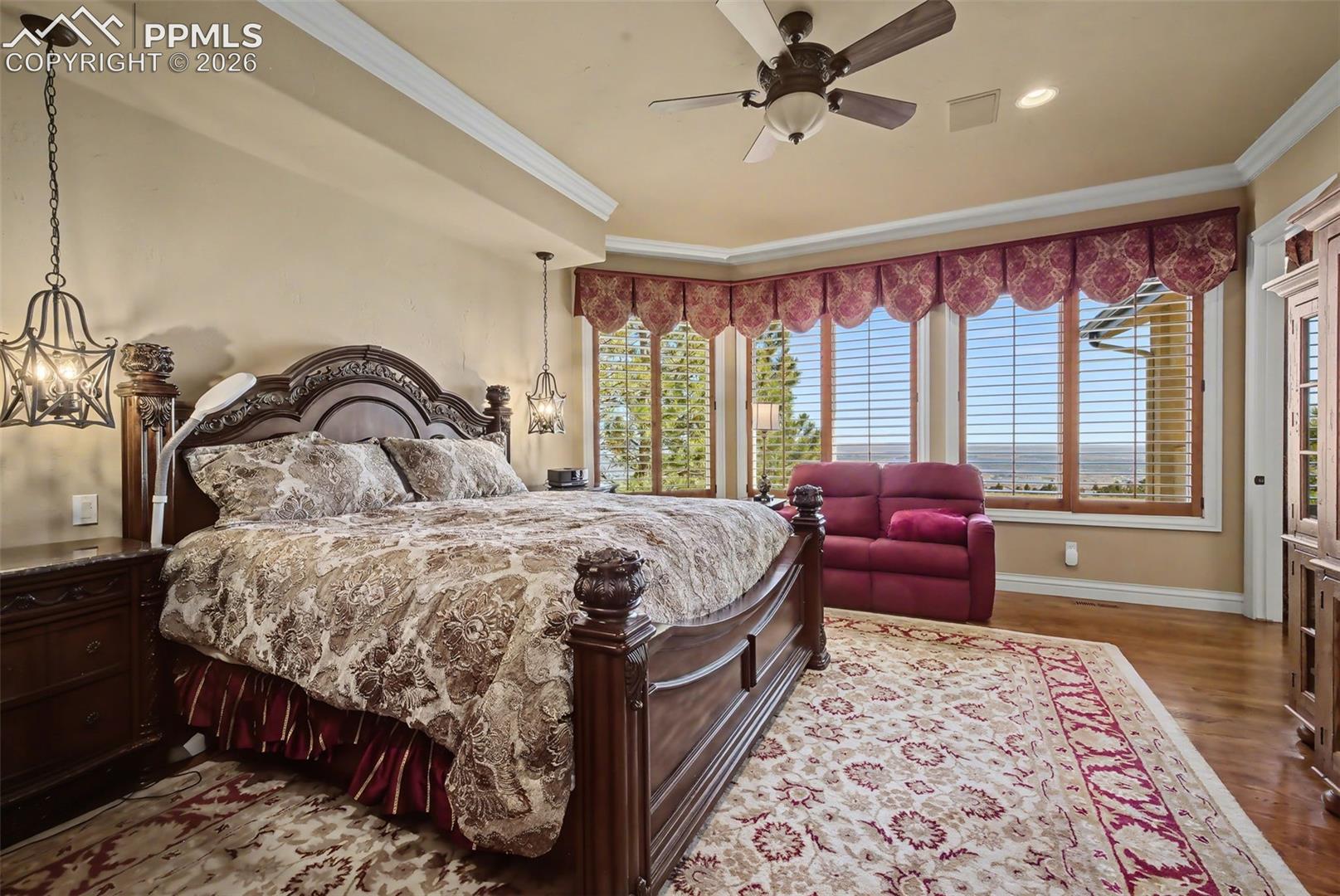 1095 High Lake View
