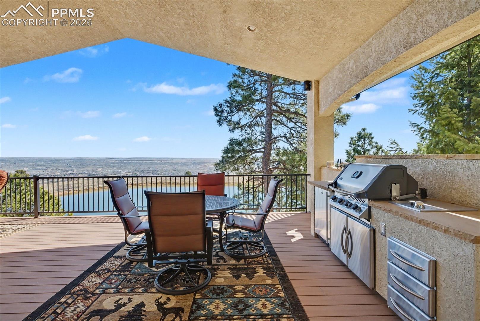 1095 High Lake View