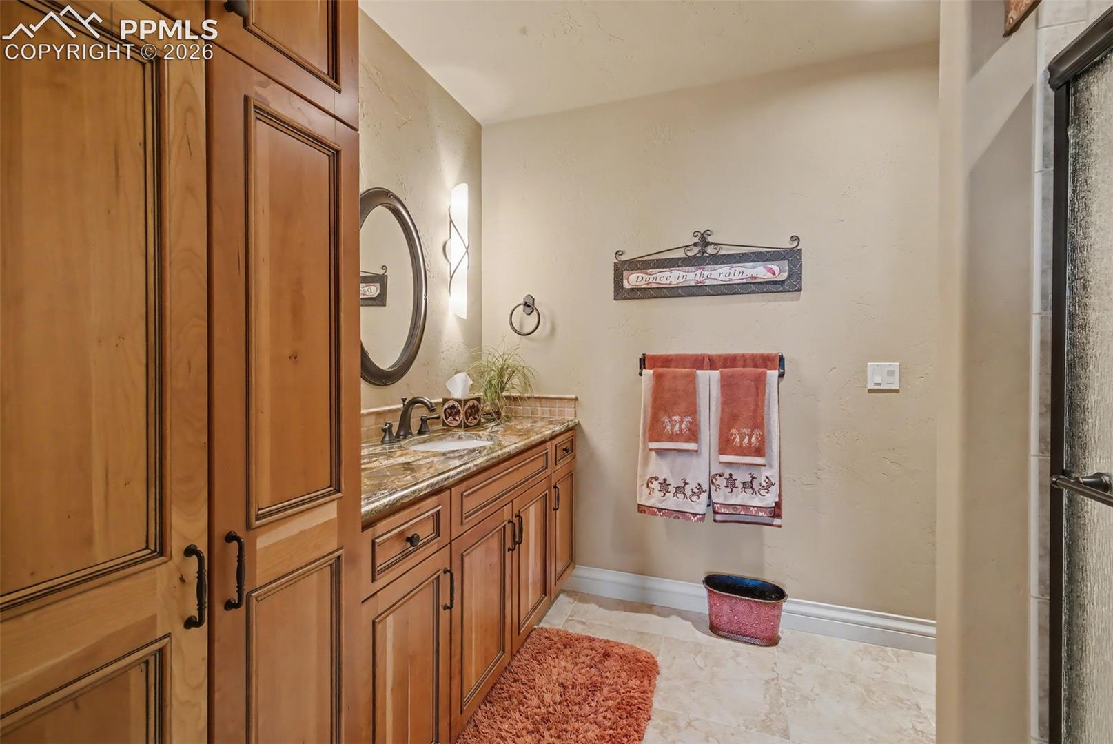 1095 High Lake View