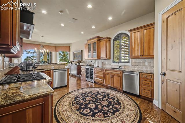 1095 High Lake View