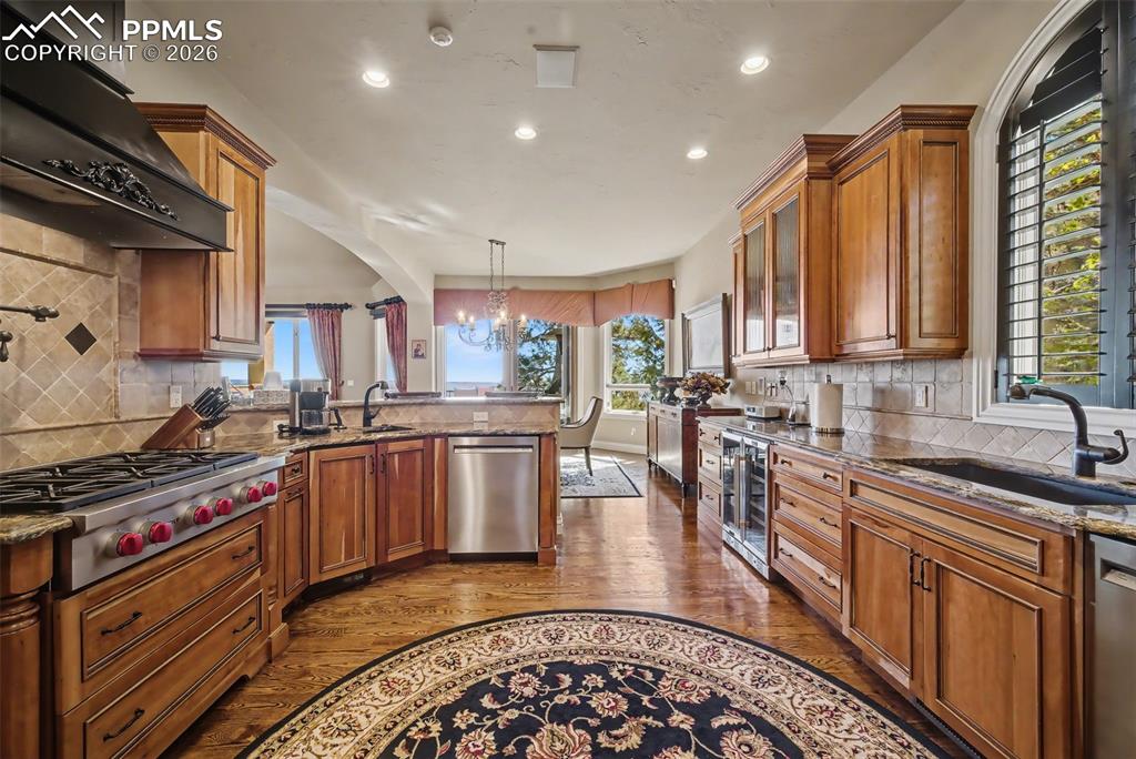 1095 High Lake View