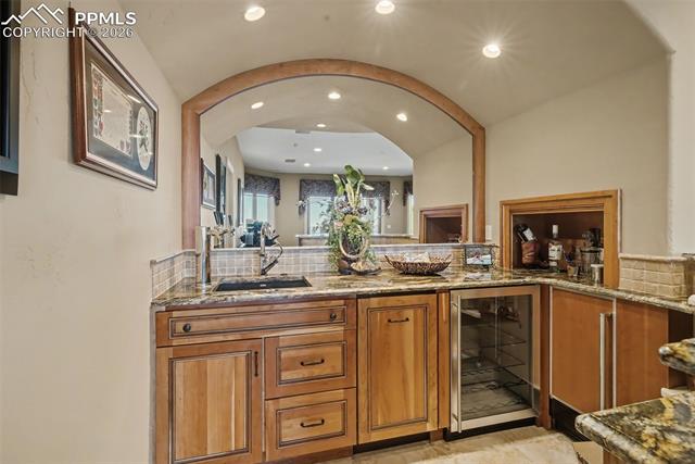 1095 High Lake View