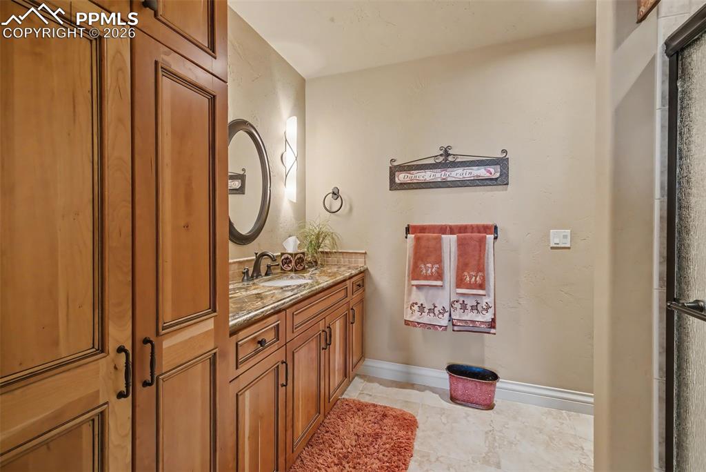 1095 High Lake View