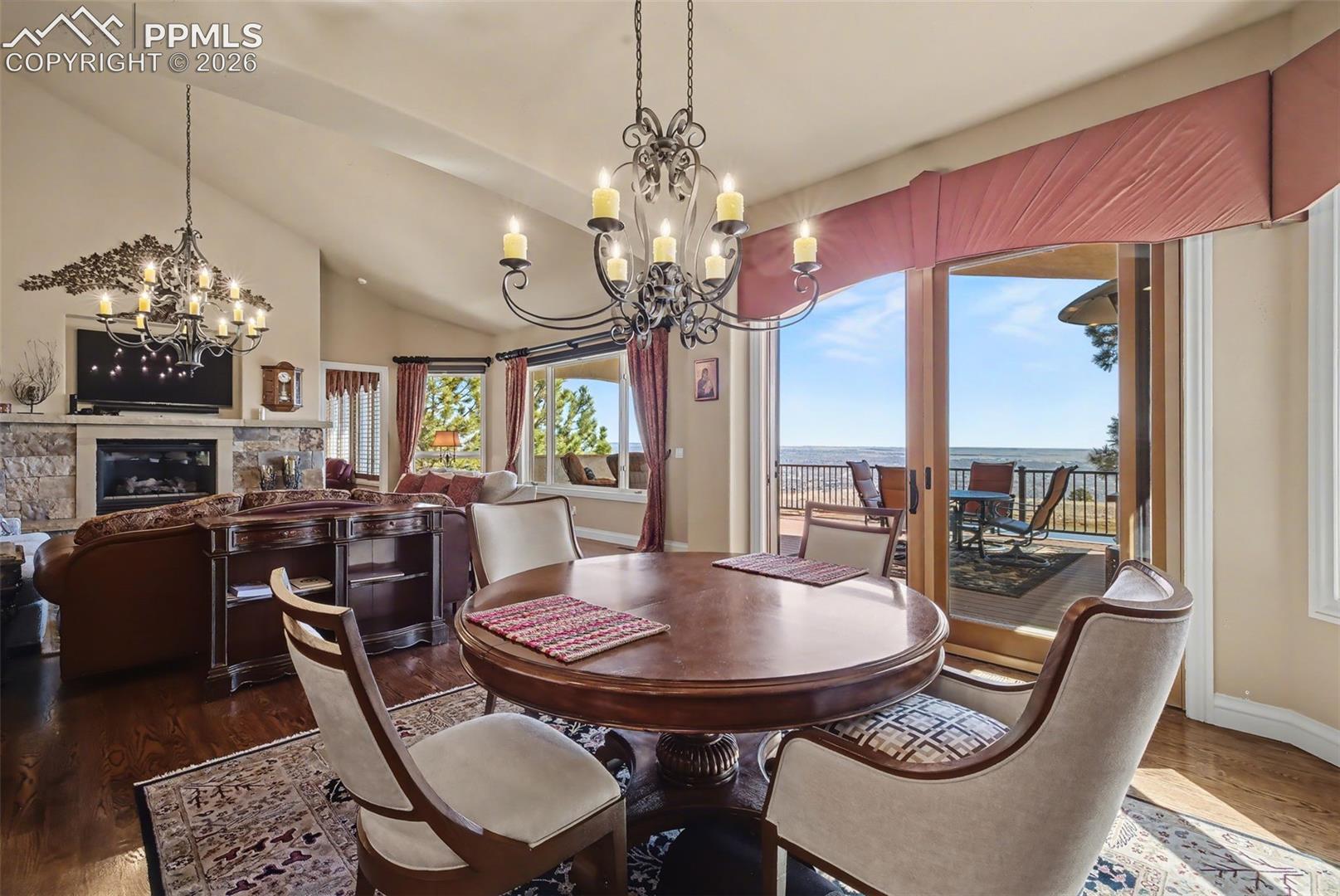 1095 High Lake View