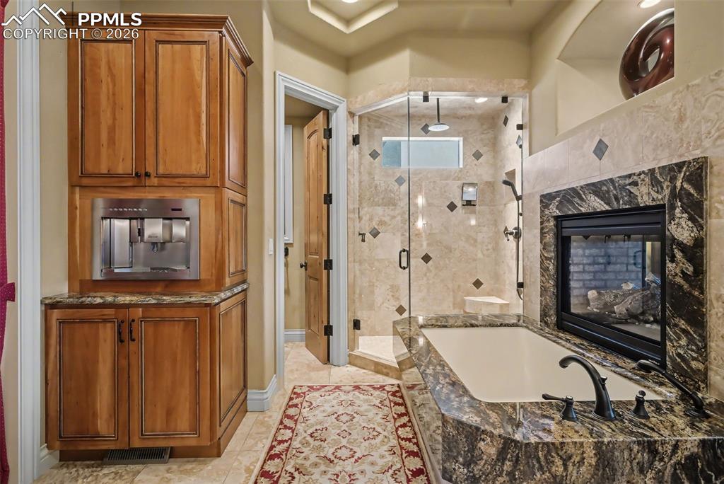 1095 High Lake View