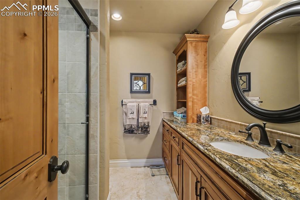 1095 High Lake View