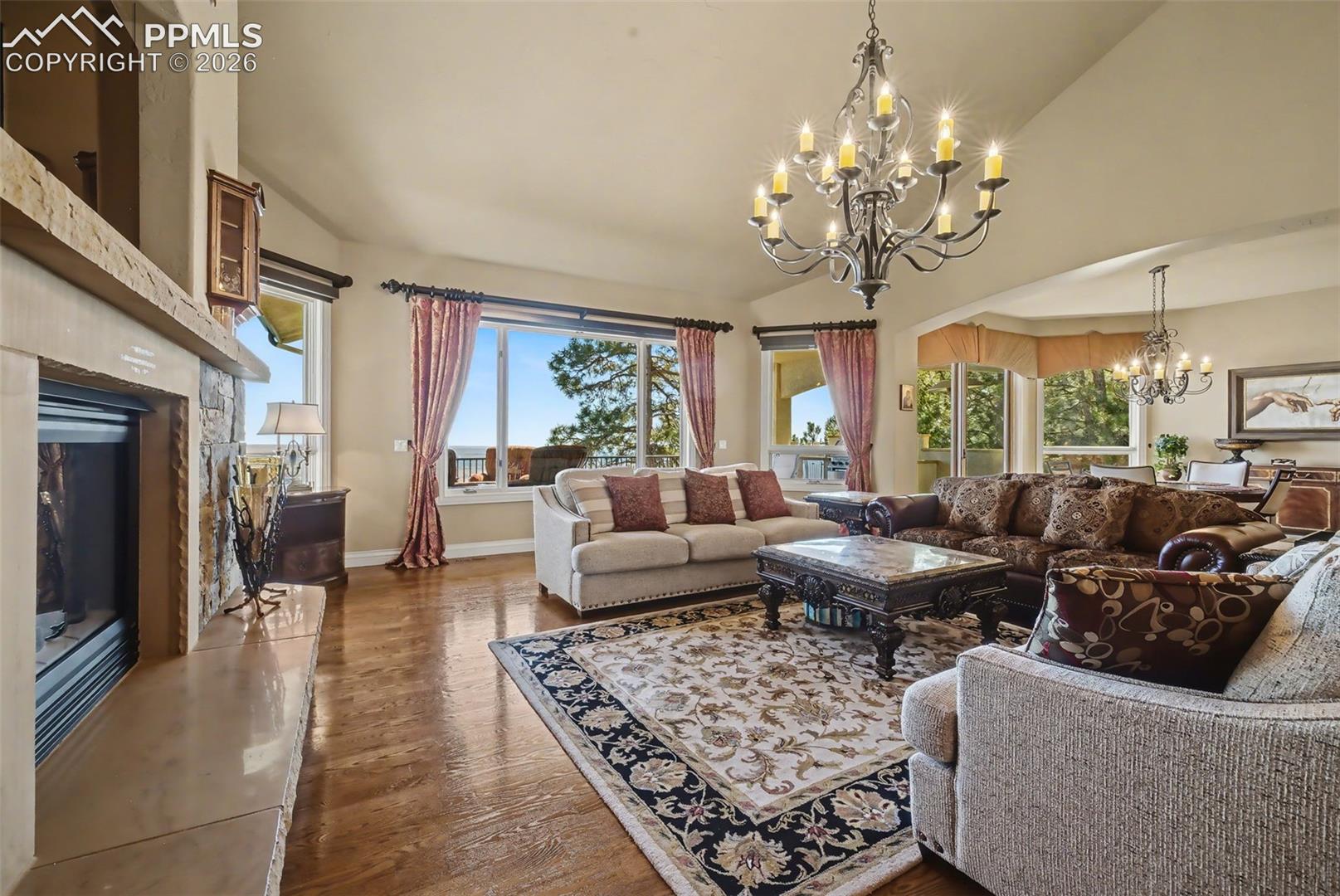 1095 High Lake View