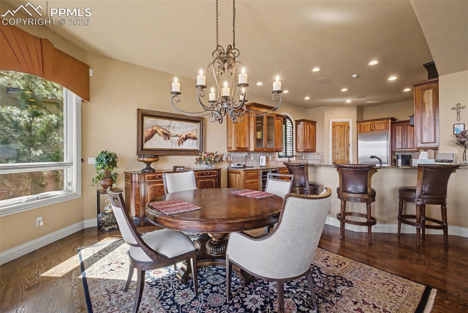 1095 High Lake View