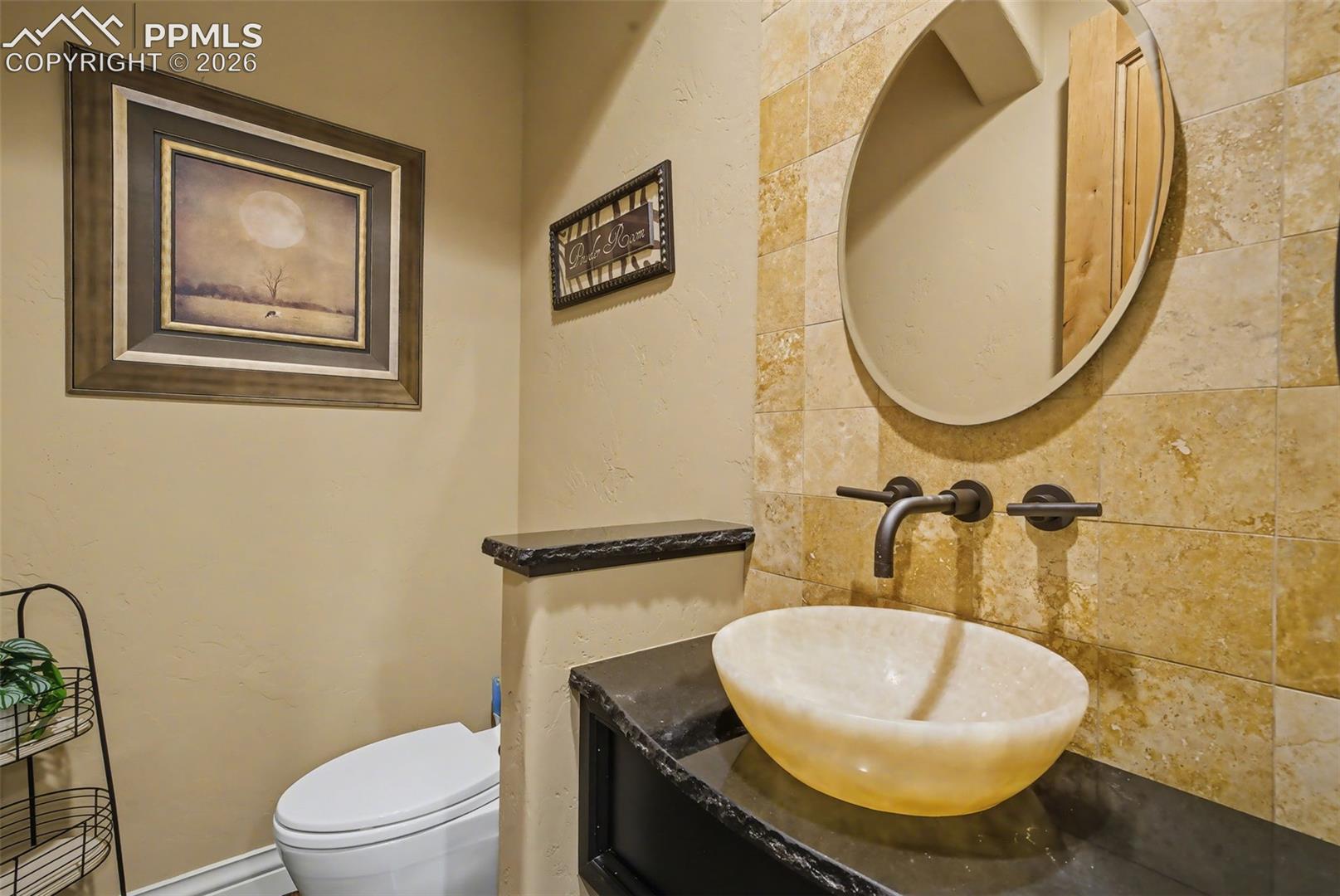 1095 High Lake View