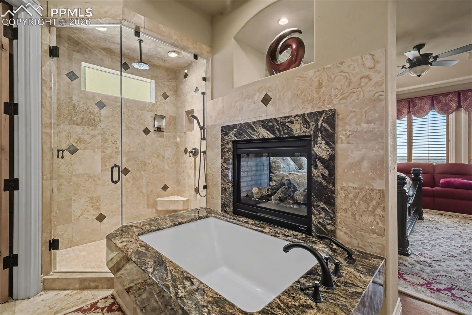 1095 High Lake View