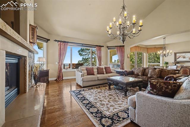 1095 High Lake View