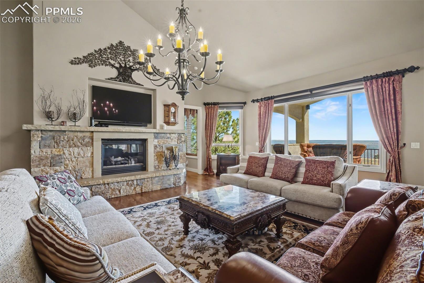 1095 High Lake View