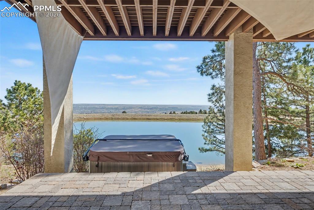 1095 High Lake View