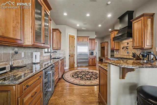 1095 High Lake View