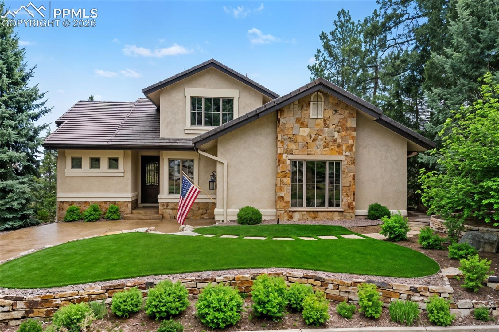 1095 High Lake View