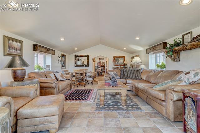 3572 White Bear Point