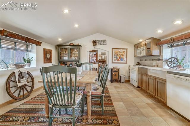 3572 White Bear Point
