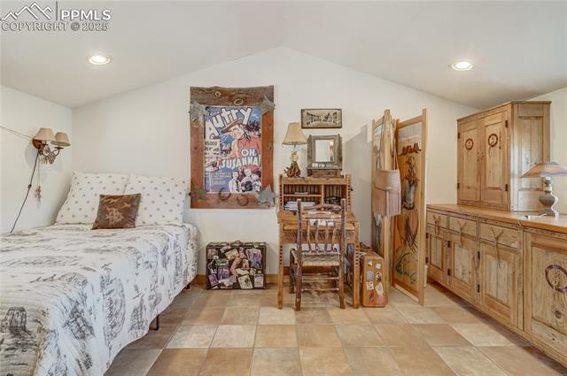 3572 White Bear Point