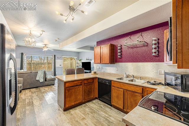 647 Hailey Glenn View