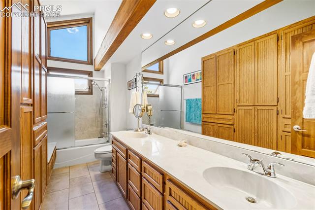 1240 Oak Hills Drive