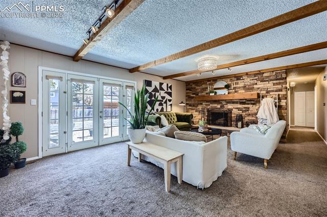 2809 Flintridge Drive