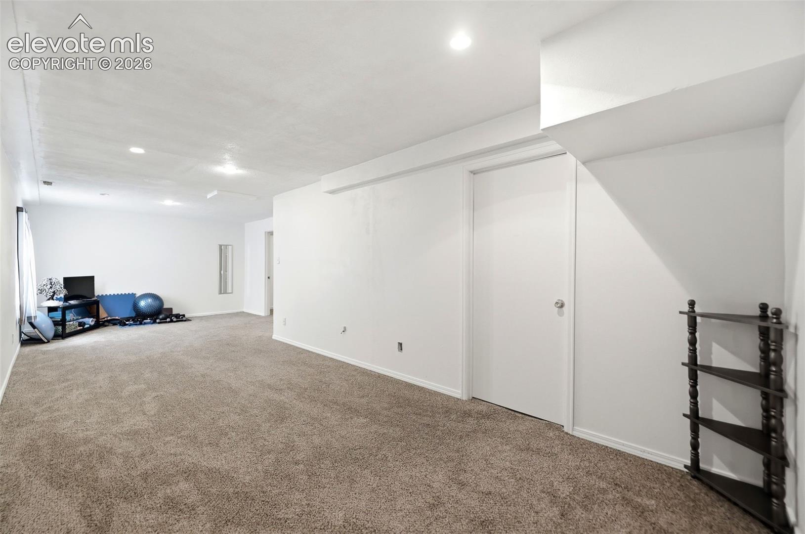 458 W Lookout Drive