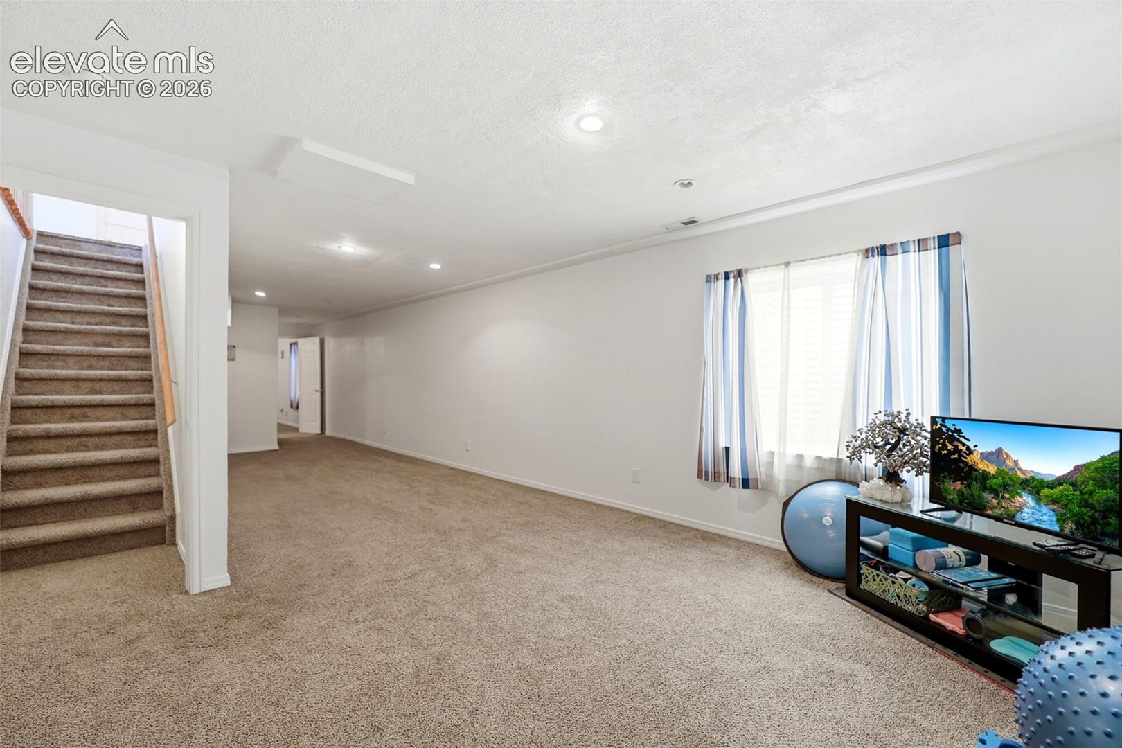 458 W Lookout Drive