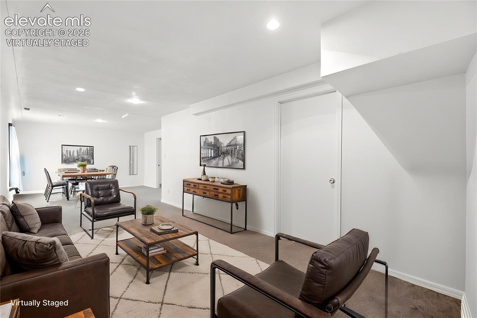 458 W Lookout Drive