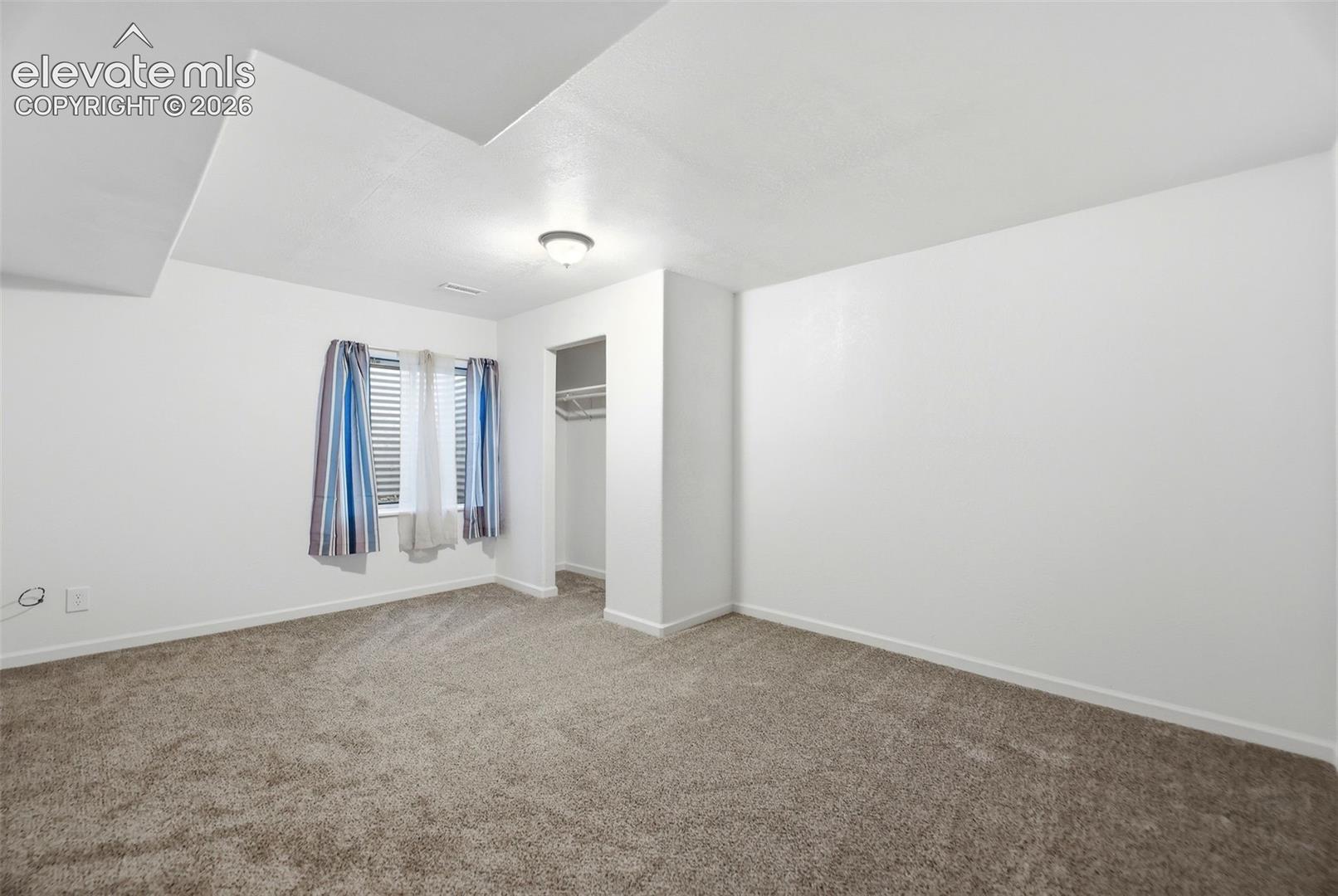 458 W Lookout Drive
