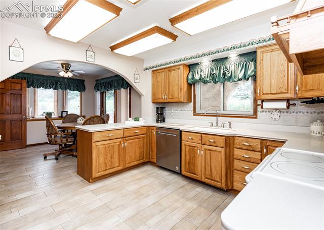 633 Golden Hills Road