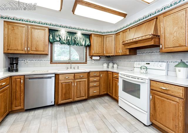 633 Golden Hills Road