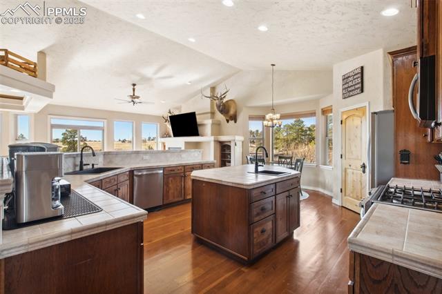 18885 Prairie Breeze Point