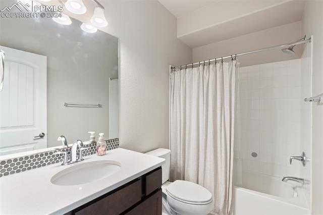 3311 Golden Meadow Way