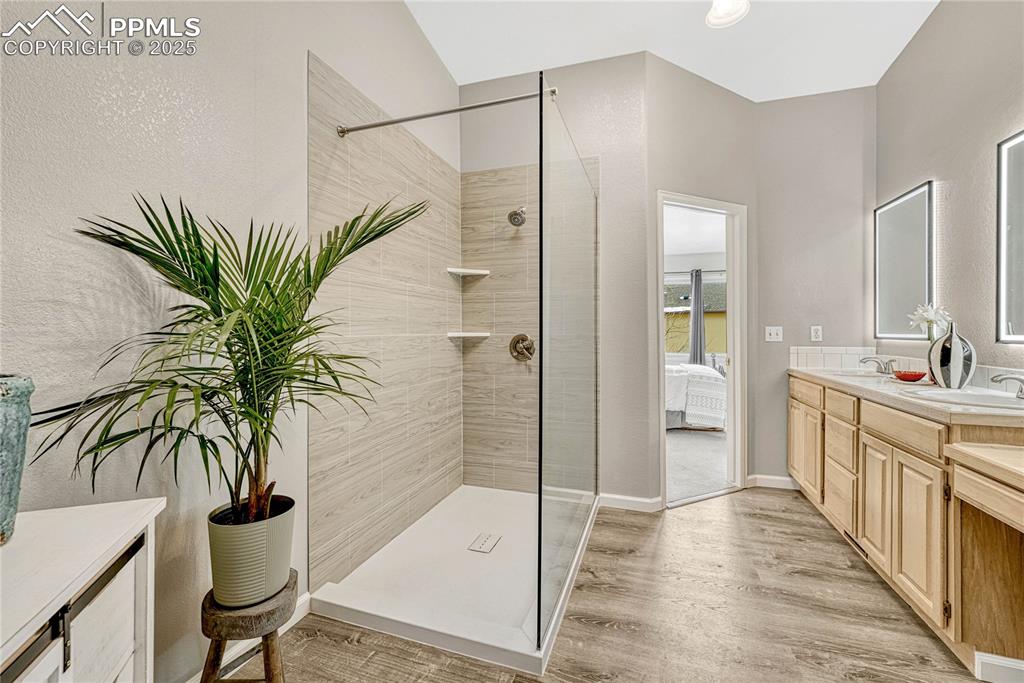 122 Luxury Lane