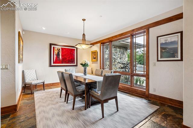 2455 Stratton Forest Heights