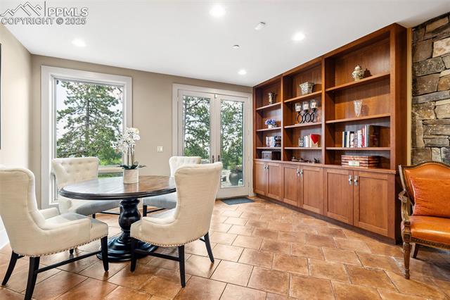 2455 Stratton Forest Heights