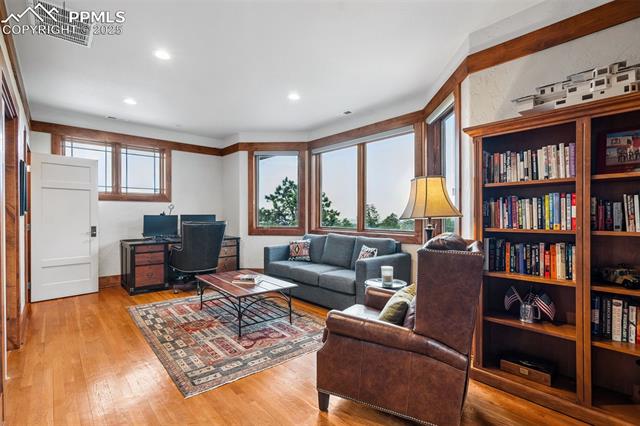 2455 Stratton Forest Heights