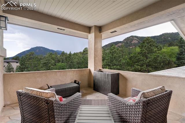 2455 Stratton Forest Heights