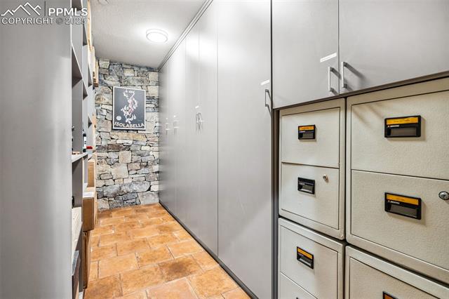 2455 Stratton Forest Heights