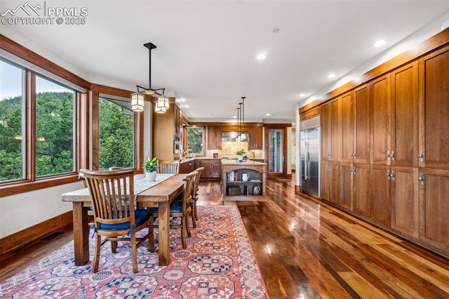 2455 Stratton Forest Heights