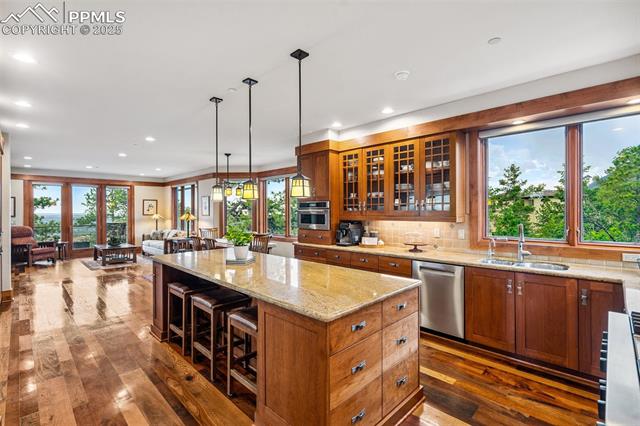 2455 Stratton Forest Heights