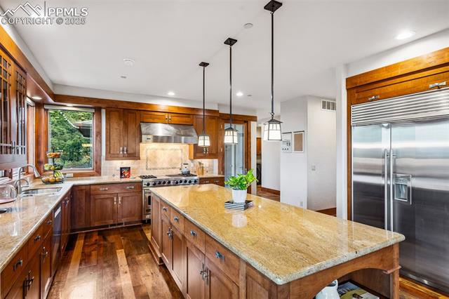 2455 Stratton Forest Heights